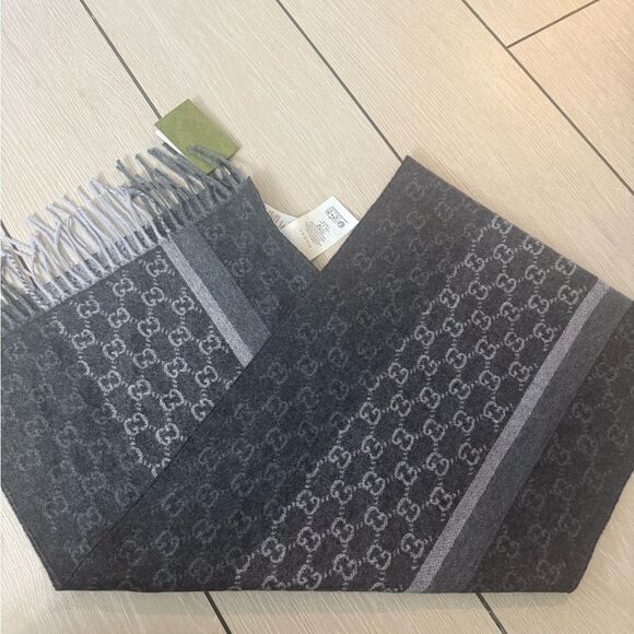 Brand new Gucci Gray Cashmere Scarf / shawl with box and tag unisex - Picture 1 of 9